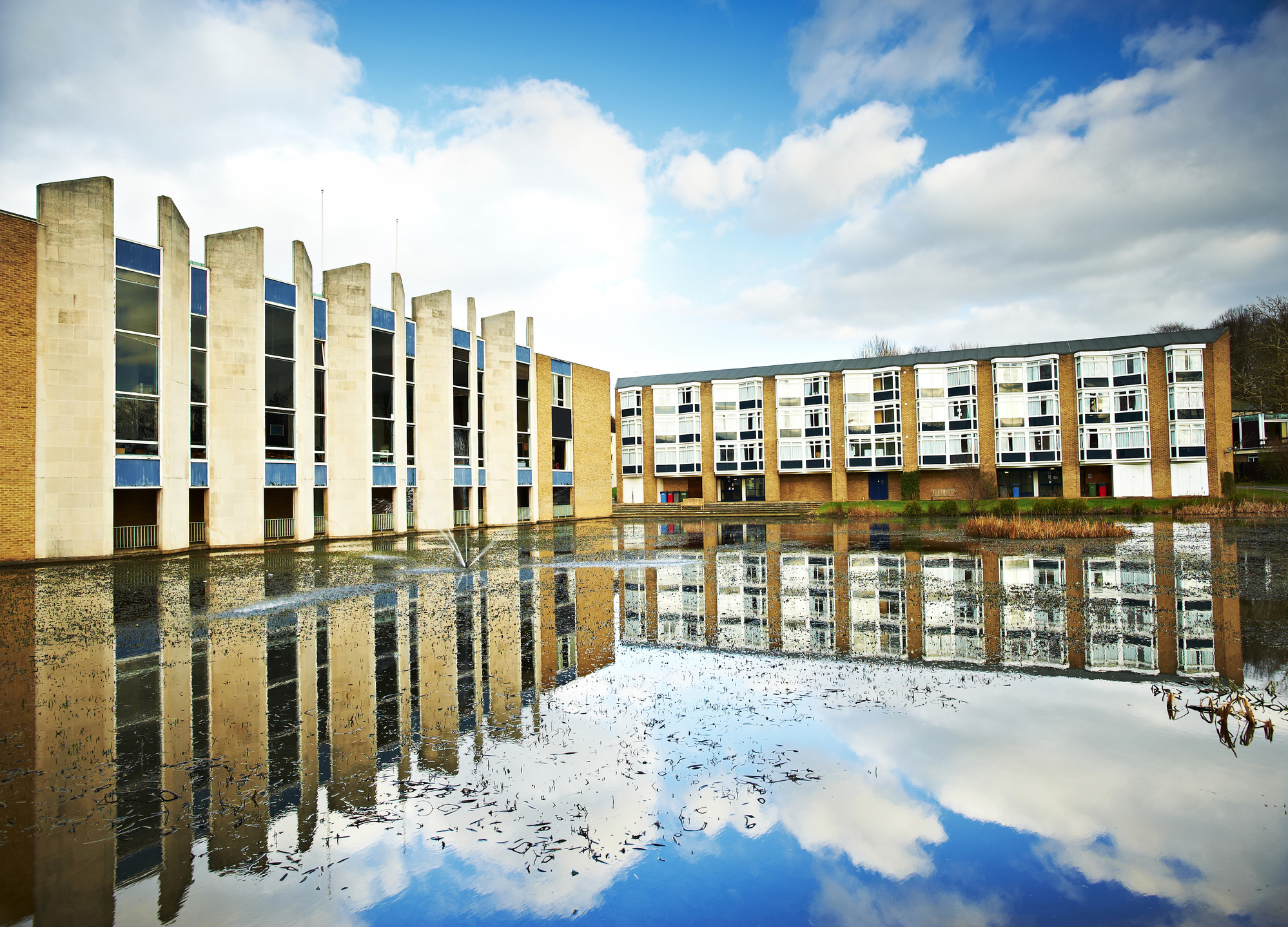 The lake and buildings of Van Mildert College