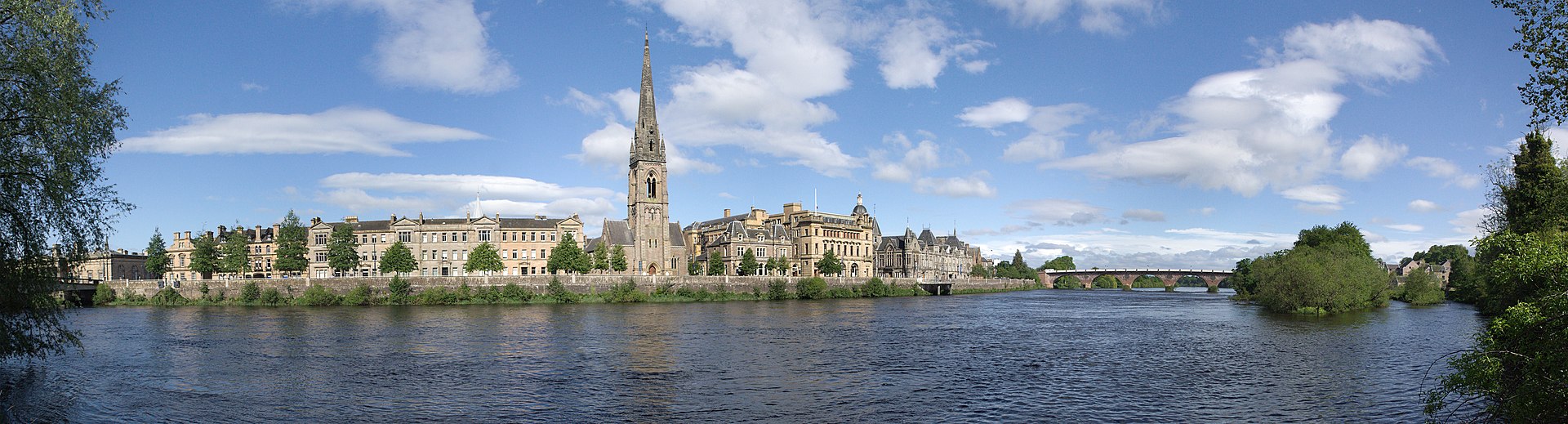 A small historic city on the bank of a river